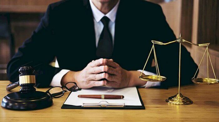 В каких ситуациях может понадобиться адвокат и как понять на сколько он хороший специалист?
