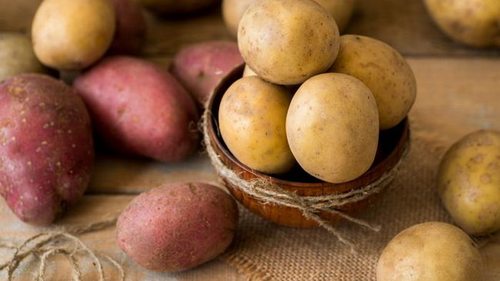 Этот простой способ поможет вам сохранить дома картофель надолго: он не будут прорастать