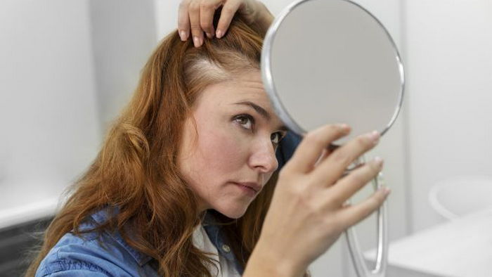 Это простое средство остановит выпадение волос: трихологи поделились секретом