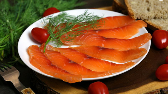 Маринованная красная рыба дома: простой рецепт только с двумя специями