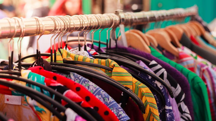 Опасные вещи из «секонда»: что нельзя покупать и как правильно обрабатывать одежду