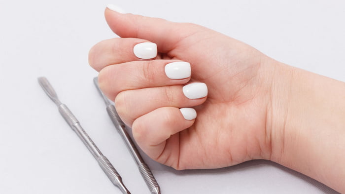Как красиво накрасить ногти, если они короткие или средней длины?