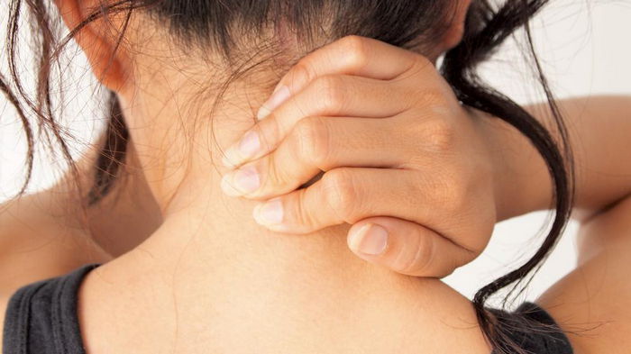 Боль в шее: причины, как лечить и когда обращаться к врачу