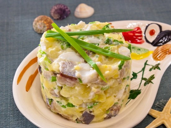 Салат из сельди, яиц и картофеля (рецепт)