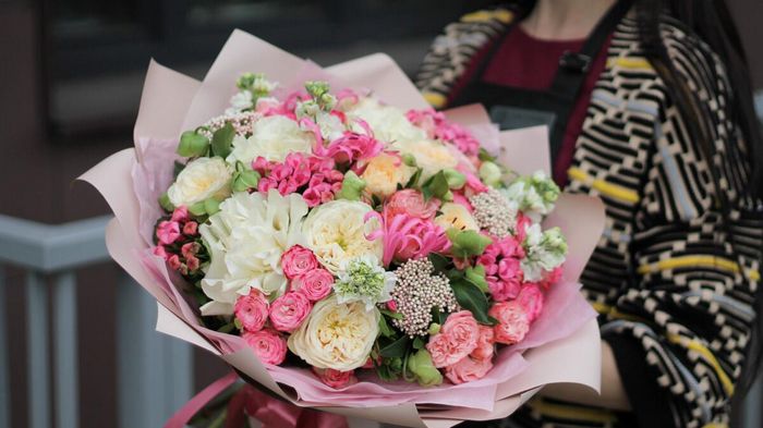 Кому и по какому поводу стоит заказать цветы в Алматы