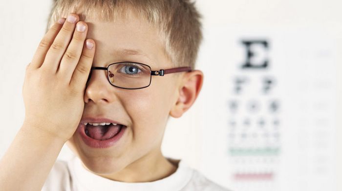 Как часто нужно проверять зрение ребенку?