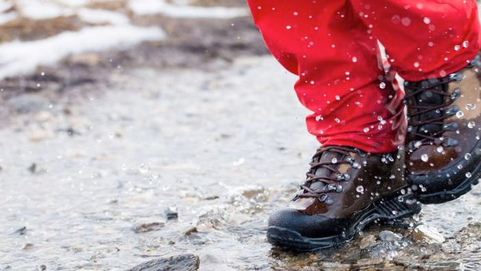 Что делать, если обувь промокает: 3 бюджетных лайфхака