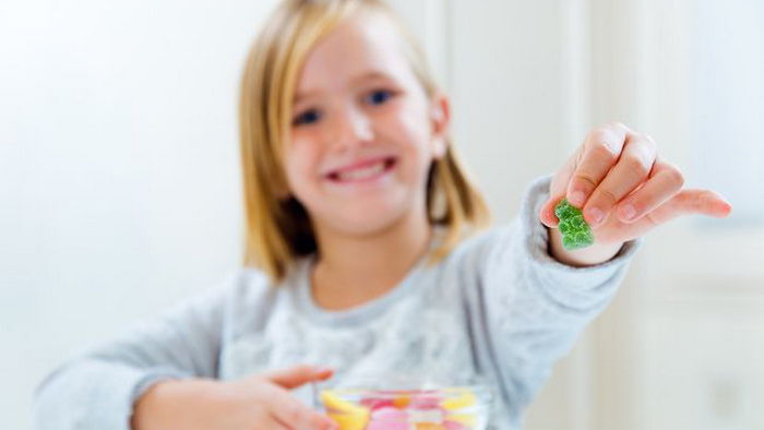 Сколько сахара можно употреблять ребенку каждый день и в каких продуктах его больше всего