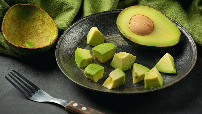 Как правильно хранить авокадо, чтобы он не темнел: действенные способы