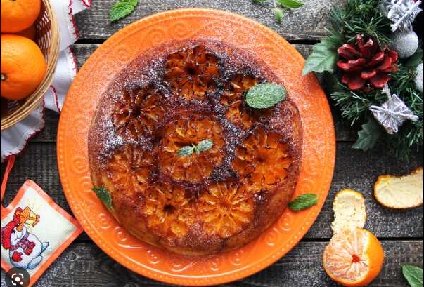 Ароматный и сочный: как приготовить мандариновый пирог на сковороде