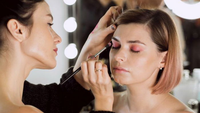 5 ошибок в макияже, которые визуально «старят» лицо на десяток лет