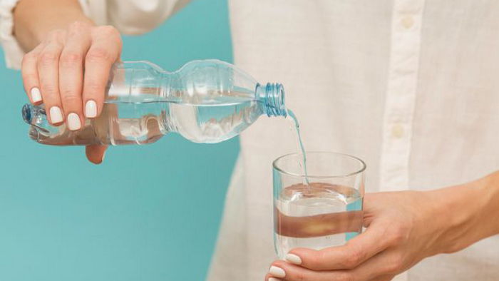 Вот какая минеральная вода самая полезная для организма и сколько ее нужно пить