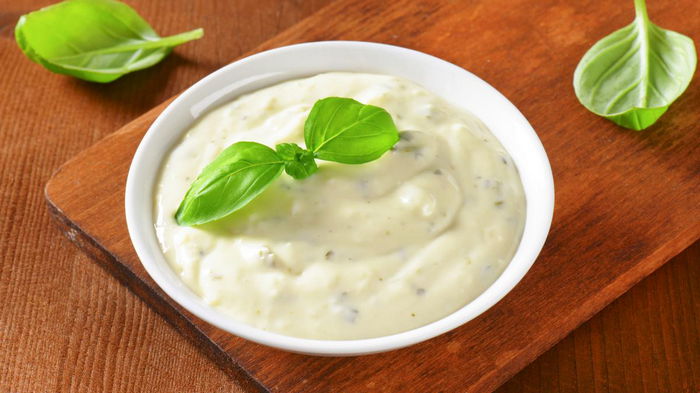 Идеальный соус для салата Цезарь: найден тот самый рецепт