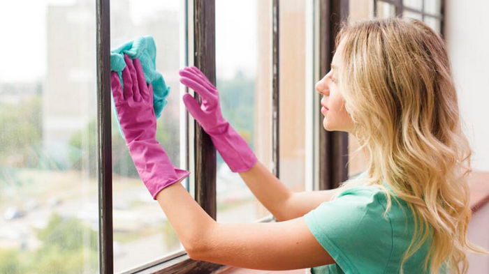 6 способов помыть окна без разводов: результат вас порадует