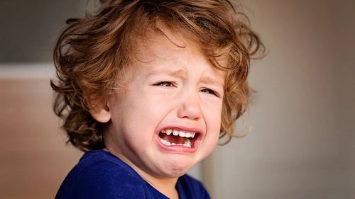 Почему дети плачут?
