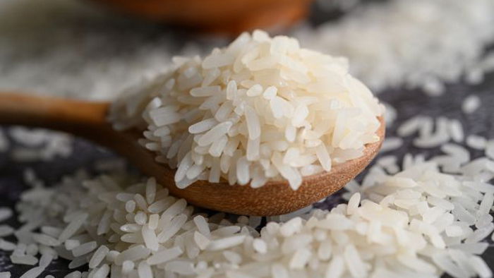Возникает аллергия и проблемы с желудком: как отличить настоящий рис от вредной подделки