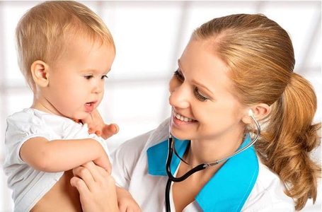 Первый врачебный осмотр ребенка: какие вопросы задать педиатру