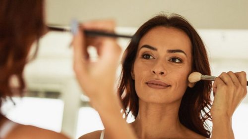 Секреты макияжа, которые помогут вам выглядеть моложе
