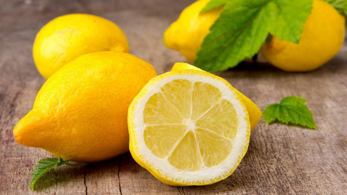 Что будет, если пить воду с лимоном утром: будьте осторожнее