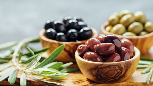 В чем разница между маслинами и оливками: простые ответы на вечный вопрос