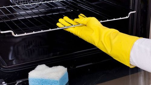 Этот простой способ поможет вам быстро отмыть духовку без всякой «химии»