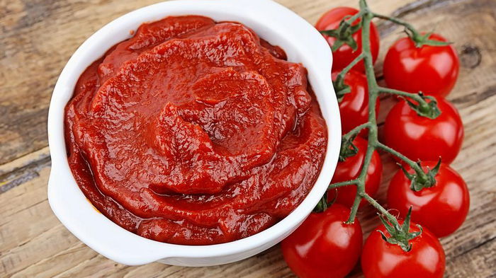 Бежать в магазин не придется: чем заменить томатную пасту в борще и других блюдах
