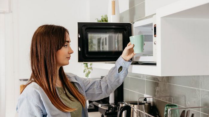 Безопасно ли использовать микроволновку для нагревания пищи?