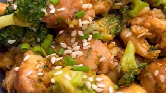 Азиатский стиль: рецепт курицы с брокколи в пикантном соусе