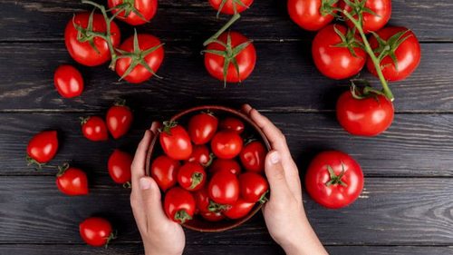 Эти простые лайфхаки помогут надолго сохранить помидоры свежими. Вот что нужно сделать