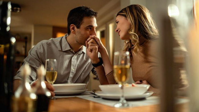 Психолог назвала 7 способов, которые помогут вернуть романтику в браке