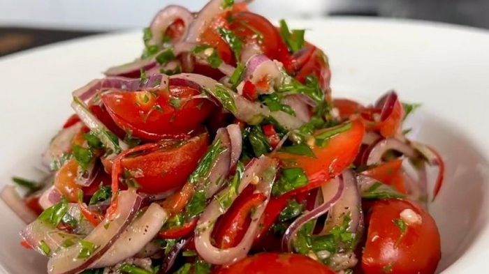 Как приготовить вкуснейший маринованный салат к мясу