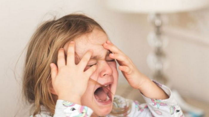 Как справиться с детской истерикой и успокоить малыша: действенные советы