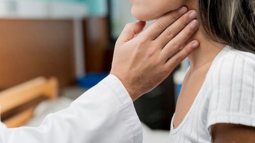 Четкие признаки, что ваша щитовидка не в порядке: на что обратить внимание