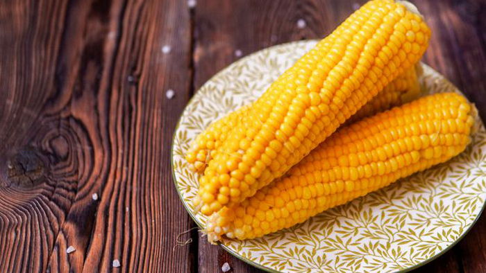 Врач рассказал полезна ли кукуруза, и кому ее есть категорически нельзя