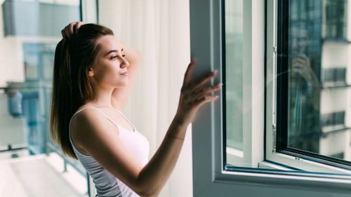 Чем можно закрыть окна в доме от солнца: 5 действенных методов