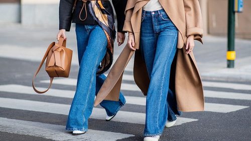 Модные джинсы на осень 2023: эти модели должны быть у каждой