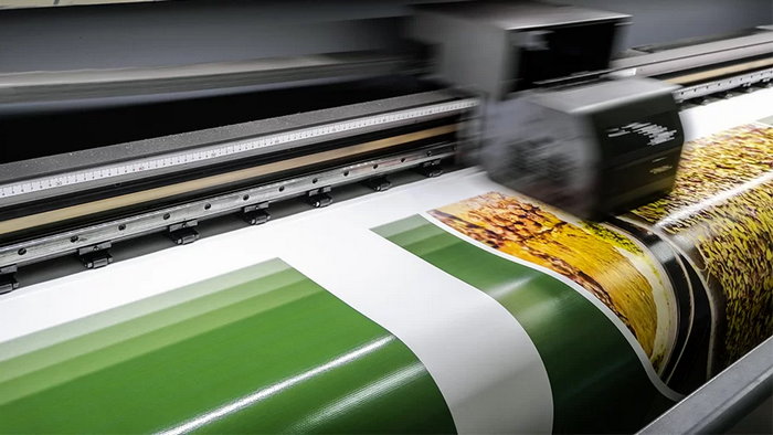 Как печатают большие баннеры