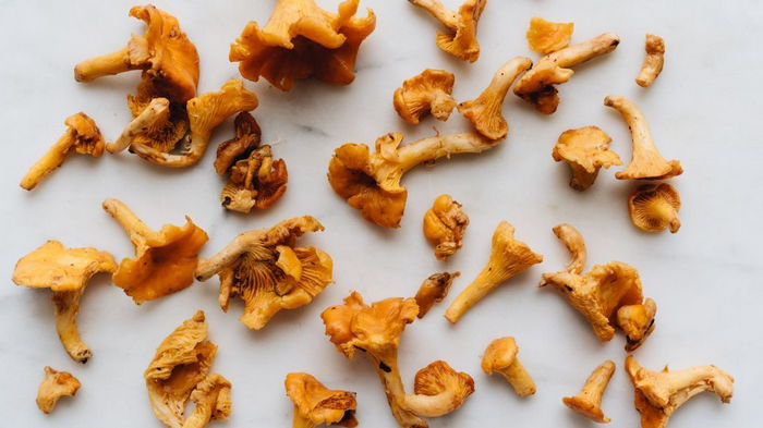 Эти секреты знают не все: как правильно чистить разные виды грибов