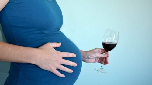 Вот что категорически нельзя пить во время беременности, чтобы не навр...