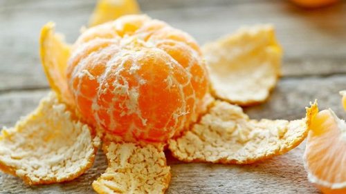 Не выбрасывайте кожуру мандарина: необычные лечебные свойства продукта