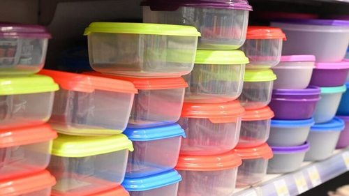 Как убрать запах из пластмассовых контейнеров: советы по спасению и очистке посуды