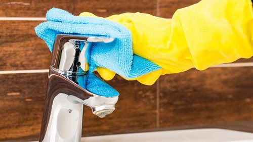 Смешайте мыло и это копеечное аптечное средство: все вычистит до блеска – ванну, унитаз и душ