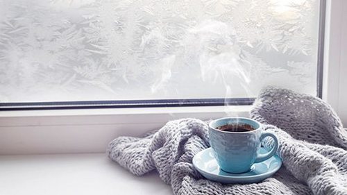 Как утеплить деревянные и пластиковые окна на зиму