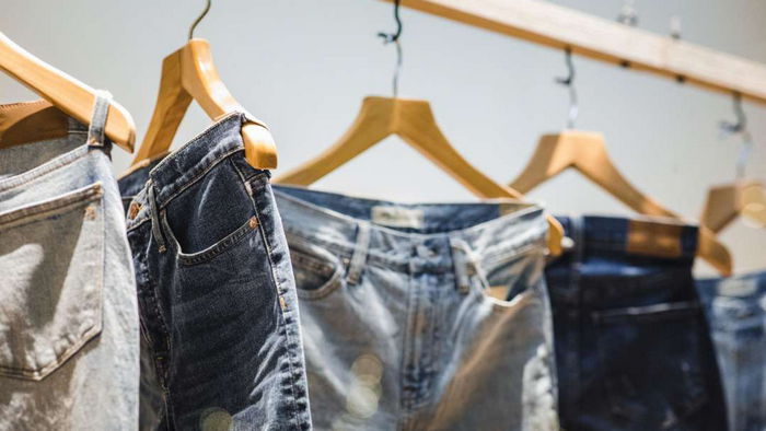 Даже и не думайте выбрасывать старые джинсы: лучше положите их в холодильник
