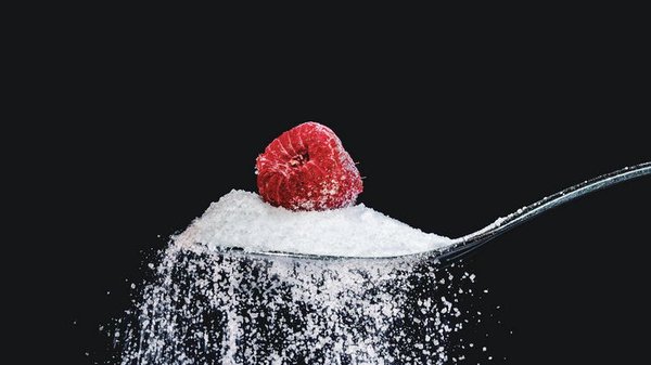 В каких продуктах скрывается опасный добавленный сахар: избегайте их