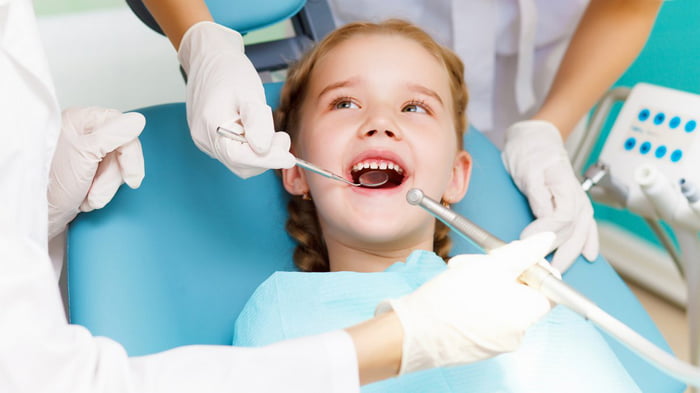 Знакомство со стоматологом: как не испугать малыша