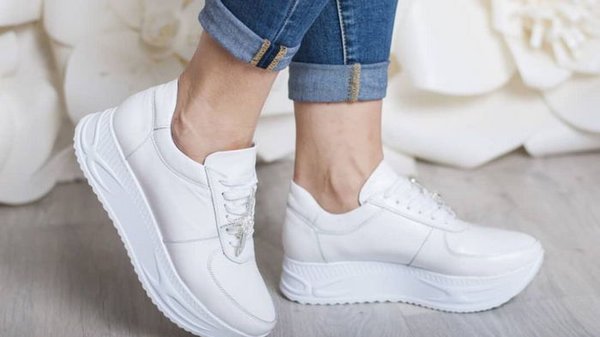 Как почистить белые кроссовки в домашних условиях: полезные советы
