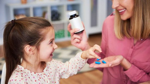 Какие признаки дефицита витаминов у детей: врач назвала самые заметные симптомы