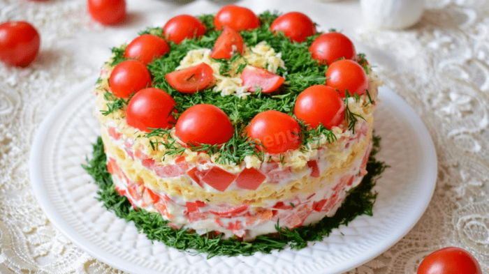 Салат с крабовыми палочками, помидорами и перцем: пошаговый рецепт