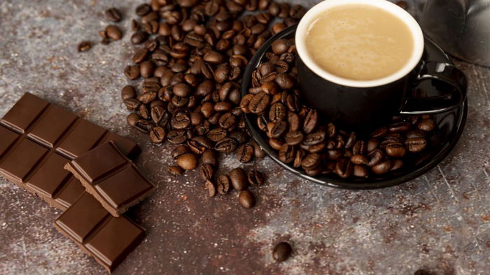 Если положить в банку с кофе этот продукт, напиток будет с насыщенным вкусом и роскошным ароматом